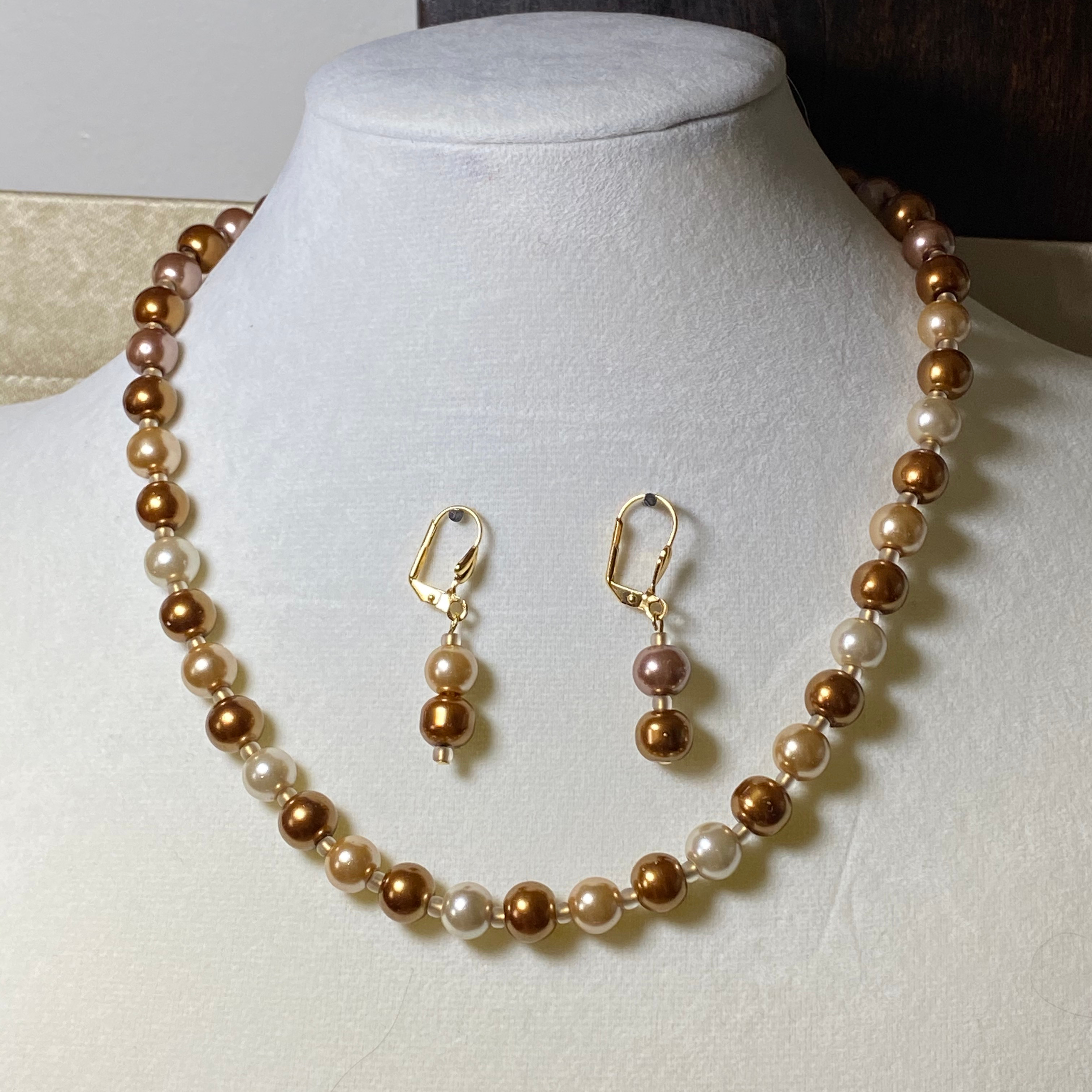 Picture of Bronze and Cream Pearl Necklace-Earrings Set