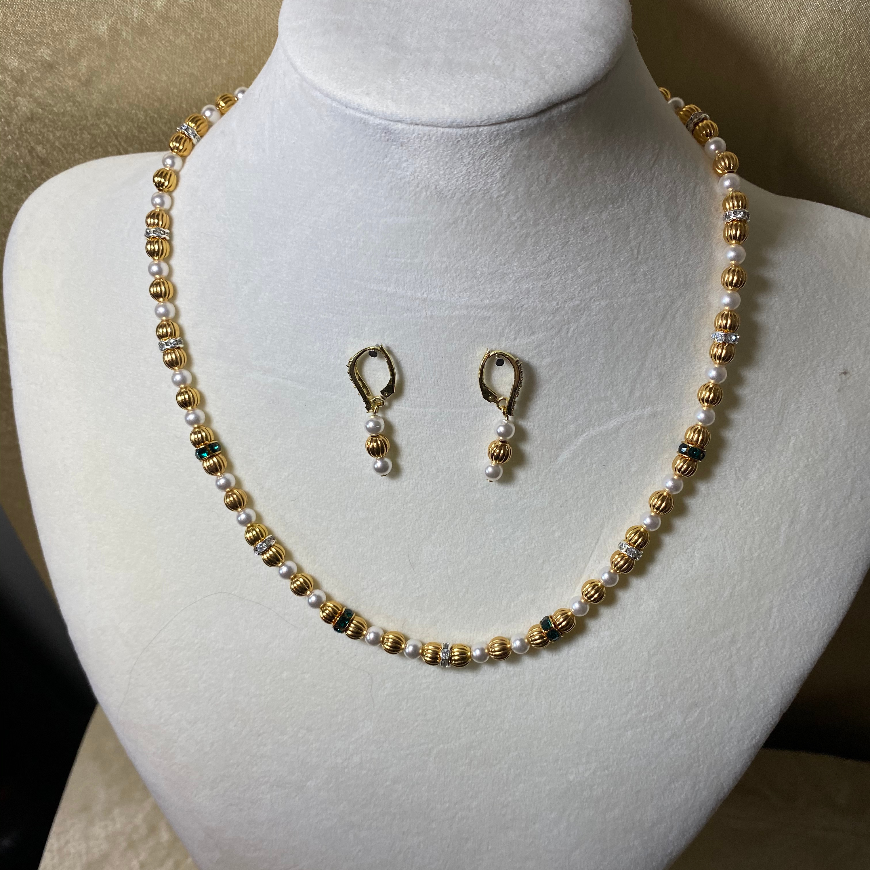Picture of Gold Beads and Pearls Necklace-Earrings Set
