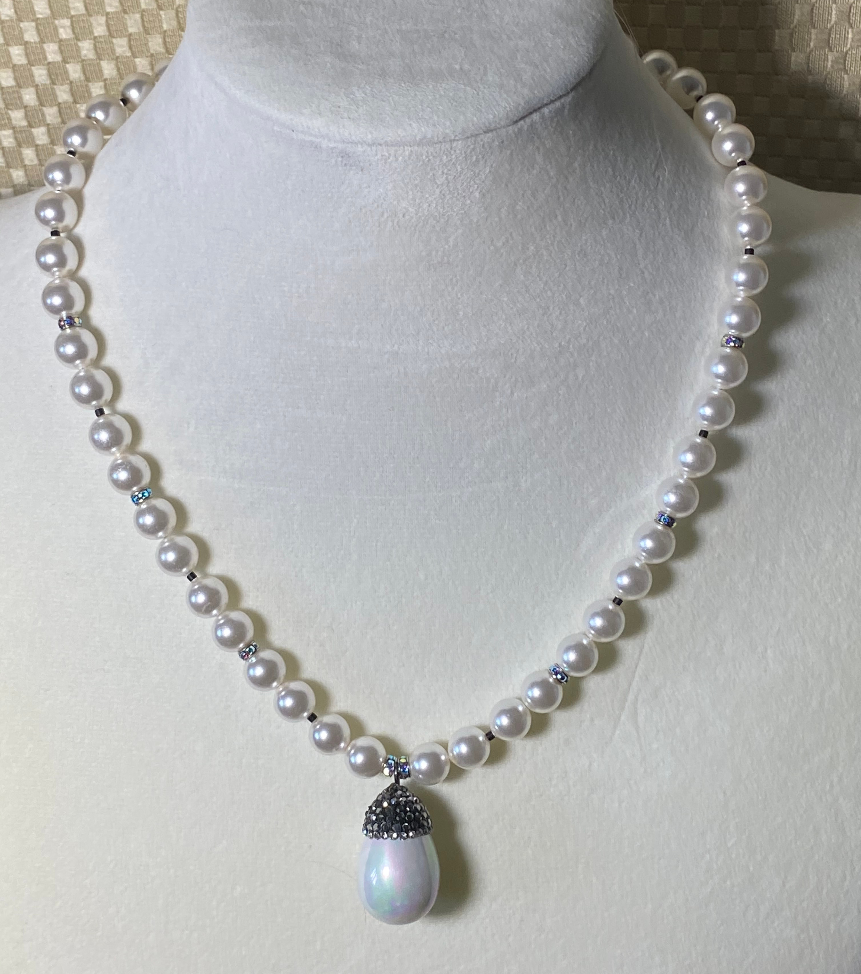 Picture of Pearl and Crystal Necklace with Pendant