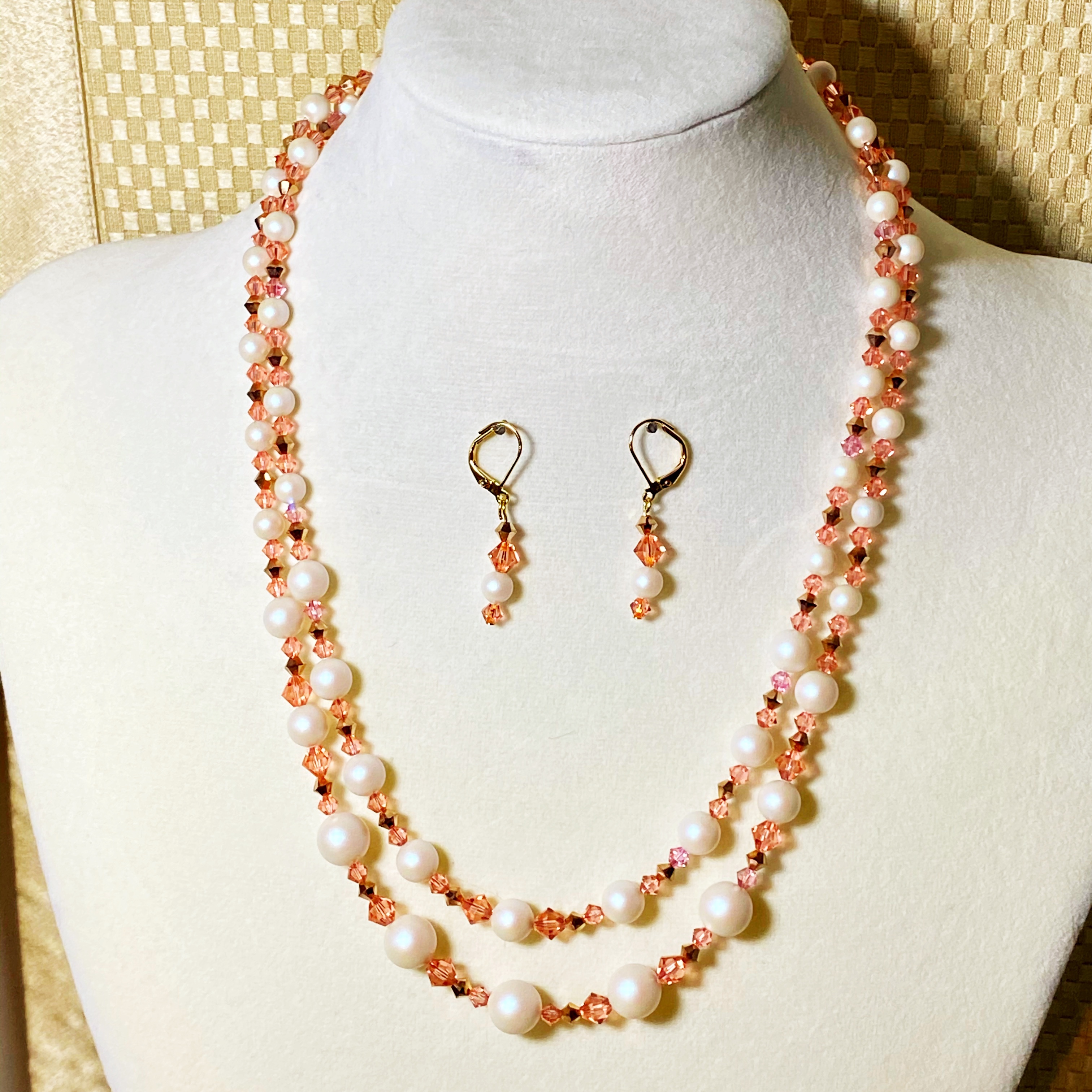 Picture of Peachy/Pink Crystal and Pearl Necklace-Earring Set